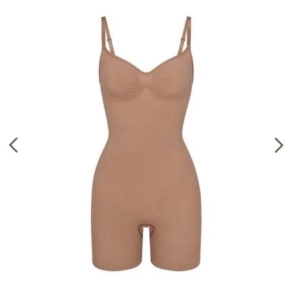 SKIMS SEAMLESS SCULPT MID THIGH BODYSUIT SIENNA MEDIUM